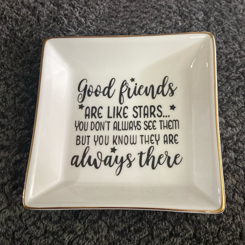 Cute little jewelry dish.